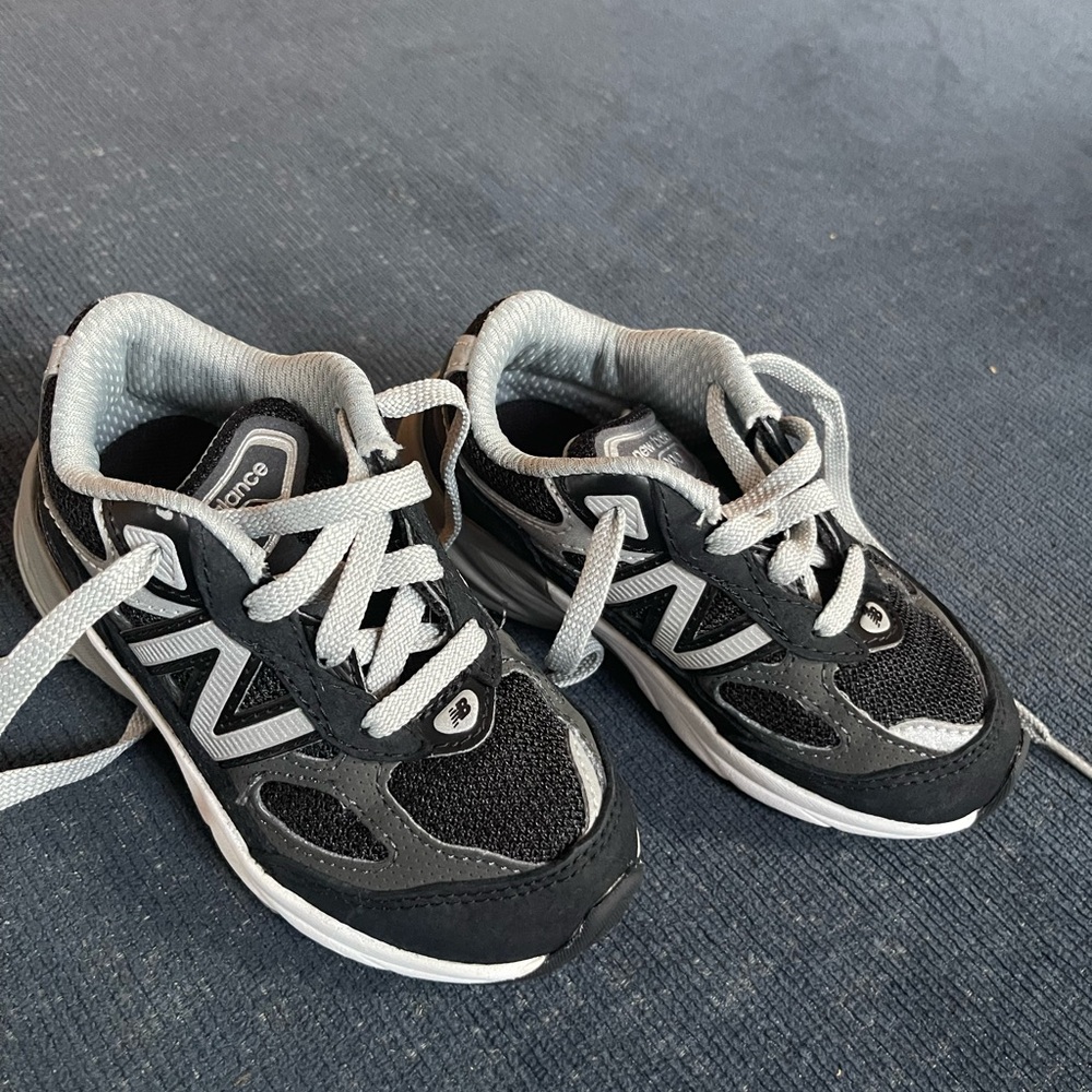 New Balance 990 tennis shoes. Toddler Size 8